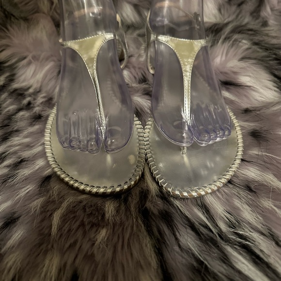 Vince Camuto metallic silver leather sandals great condition size 9 - Picture 3 of 9